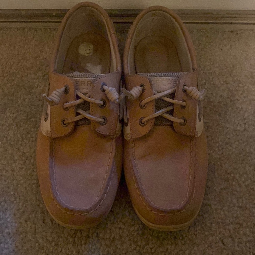 Size 9 Womens Sperry Top Sider. Some wear but in overall good condition.